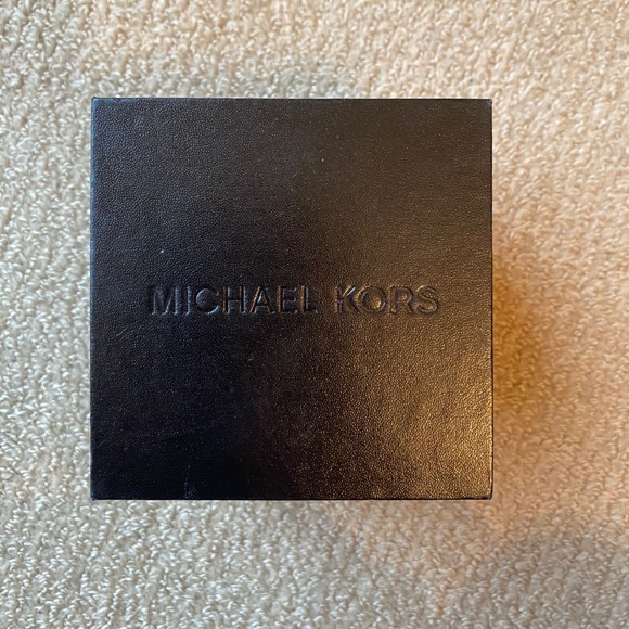 MICHAEL KORS GOLD WATCH - Picture 2 of 6